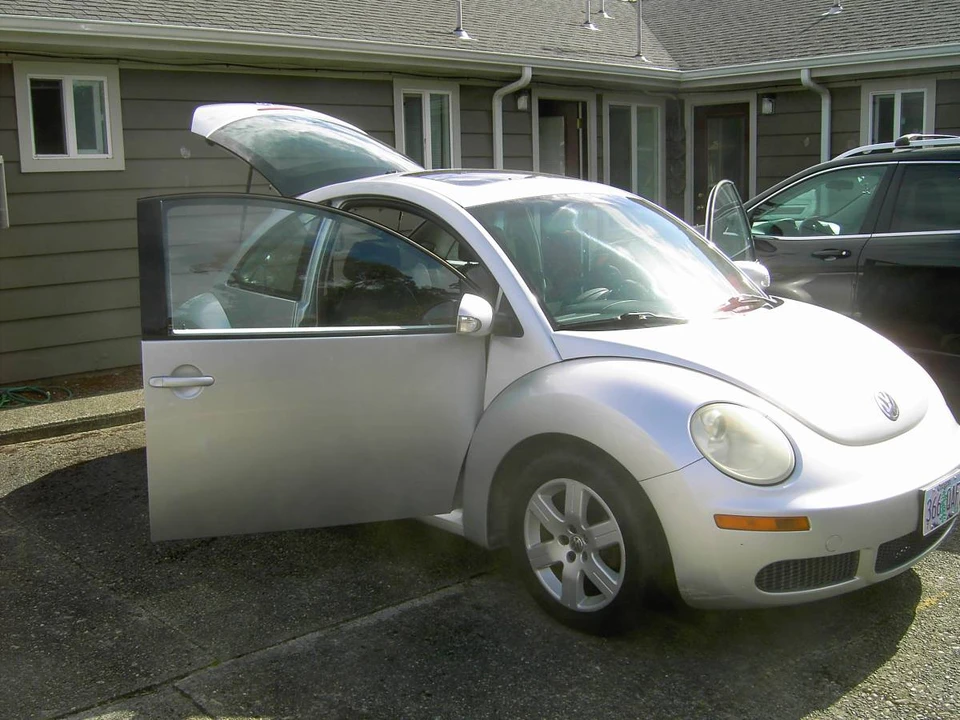 2007 Volkswagen New Beetle - Image 5 of 12