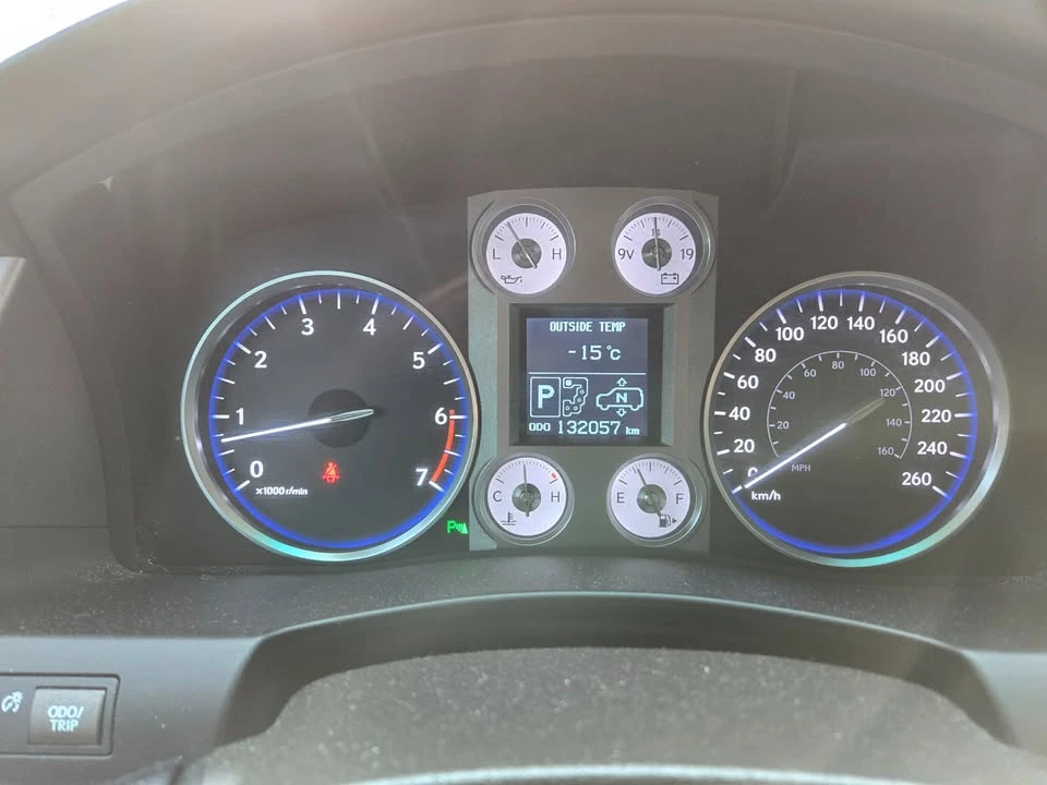 2008 Lexus LX 3rd Gen - Image 8 of 10