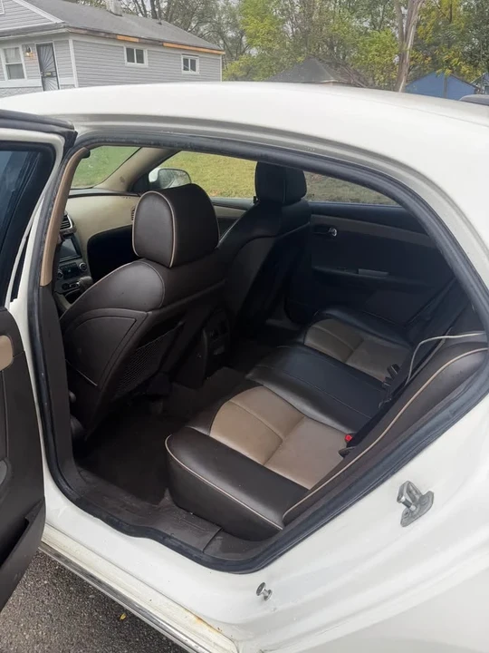 2010 Chevrolet Malibu - Image 5 of 8