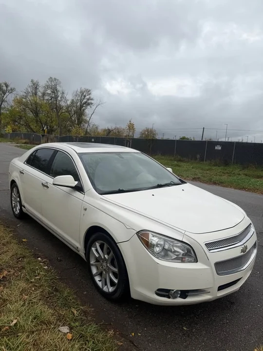 2010 Chevrolet Malibu - Image 2 of 8