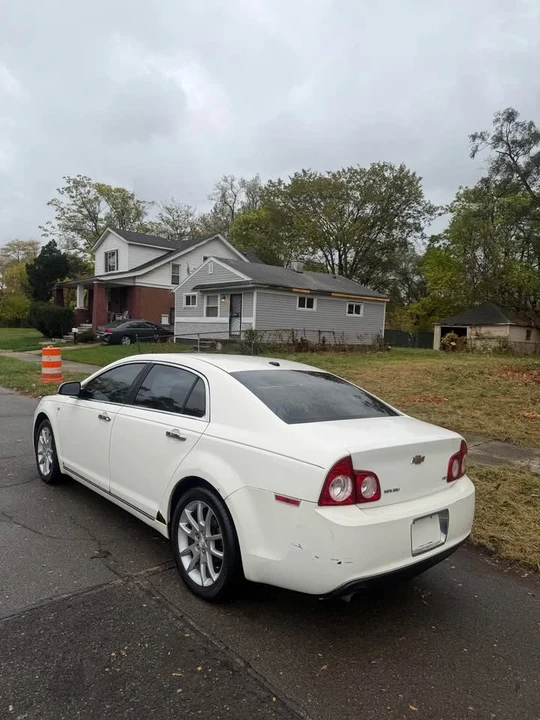 2010 Chevrolet Malibu - Image 4 of 8