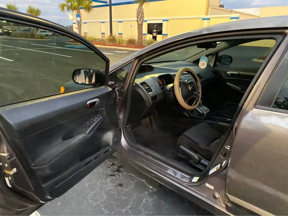 2010 Honda Civic 8th Gen - Image 2 of 5