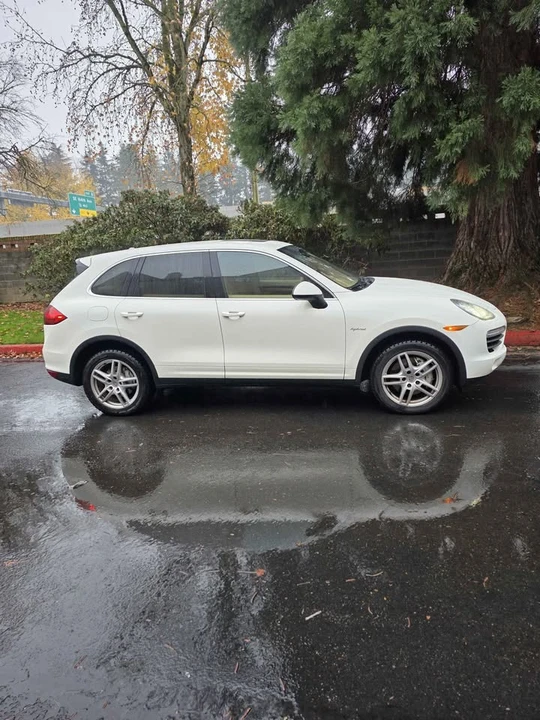 2011 Porsche 958 Cayenne S - Image 2 of 13