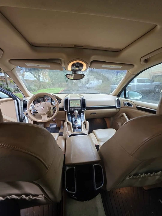 2011 Porsche 958 Cayenne S - Image 10 of 13