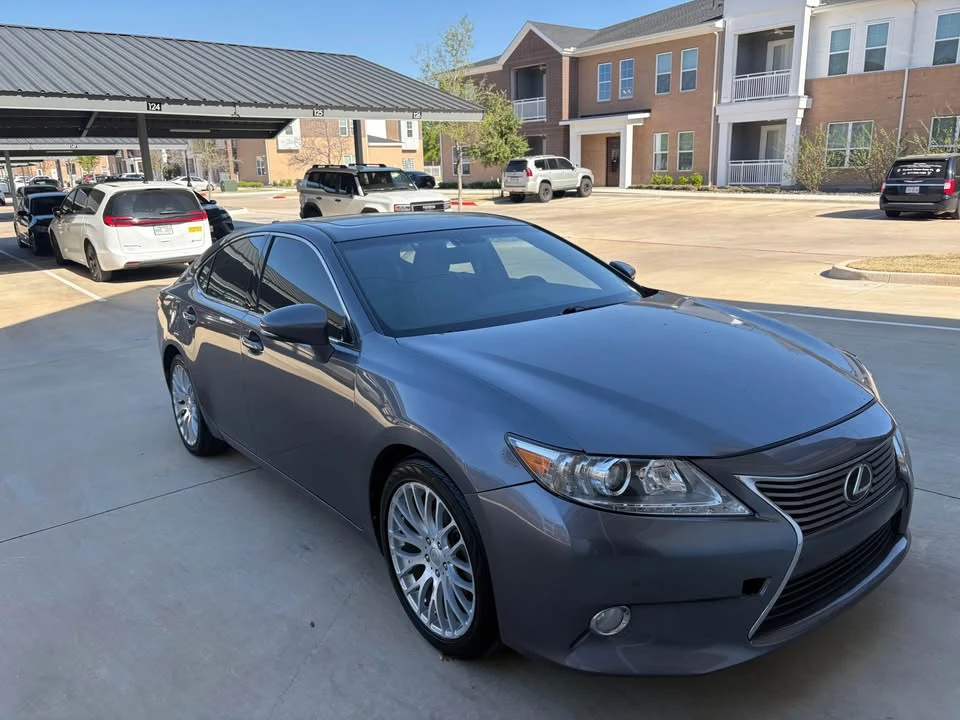 2013 Lexus ES 6th Gen - Image 2 of 13