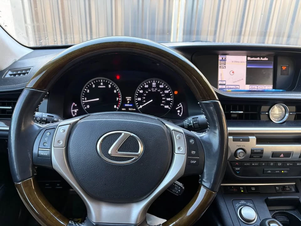 2013 Lexus ES 6th Gen - Image 12 of 13