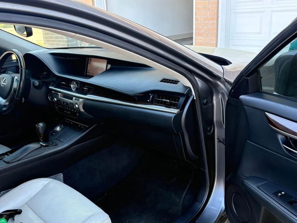 2013 Lexus ES 6th Gen - Image 5 of 13