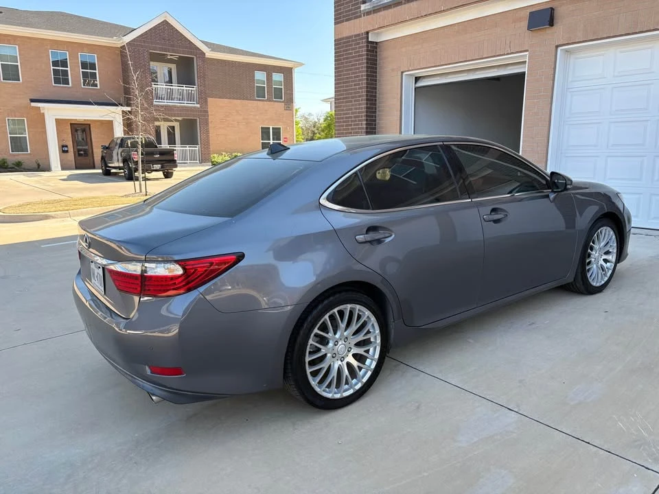 2013 Lexus ES 6th Gen - Image 9 of 13