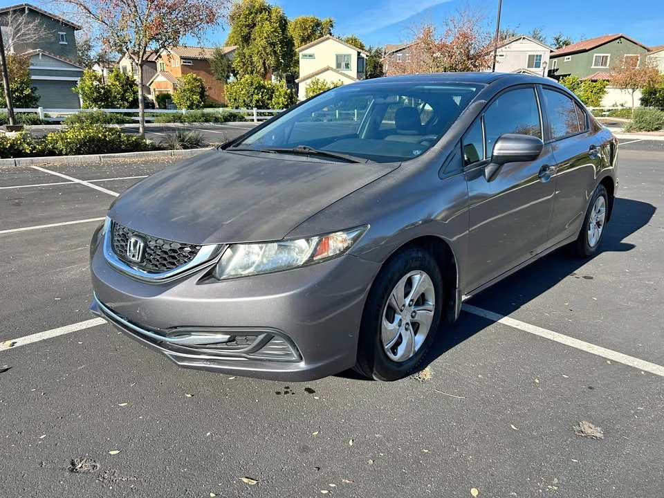 2015 Honda Civic 9th Gen - Image 2 of 15