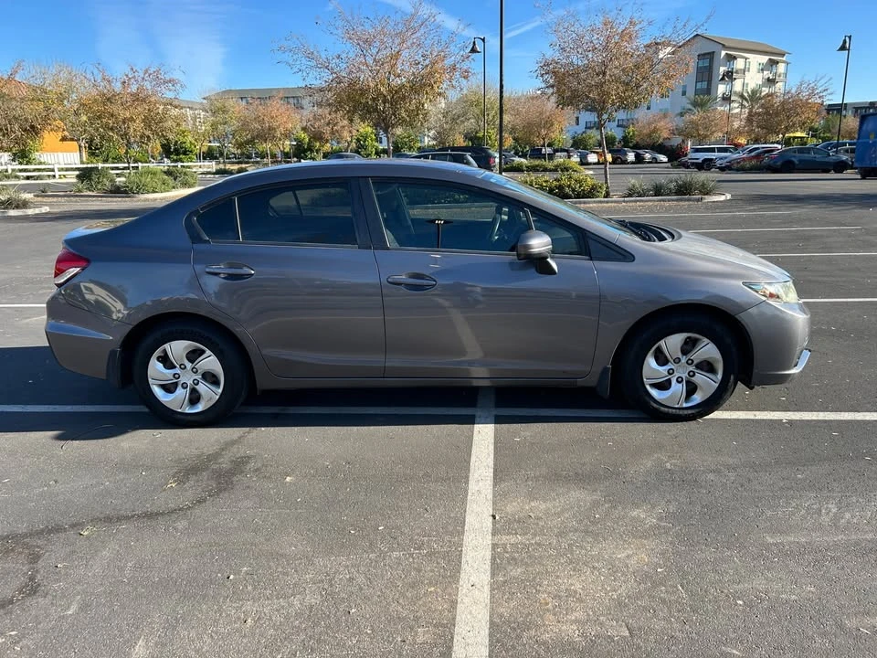 2015 Honda Civic 9th Gen - Image 6 of 15