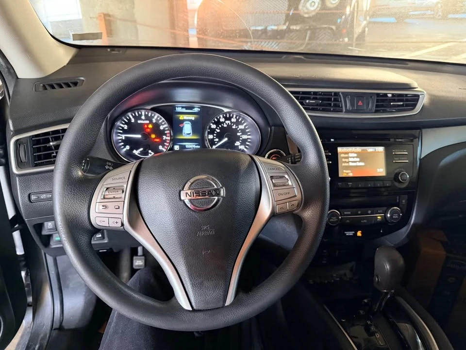 2016 Nissan Rogue - Image 2 of 3