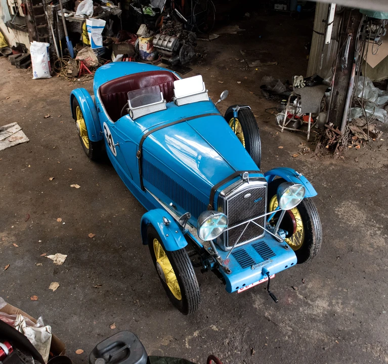 1932 Wolseley - Image 2 of 24