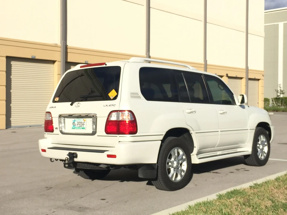 2005 Lexus LX 2nd Gen - Image 2 of 5