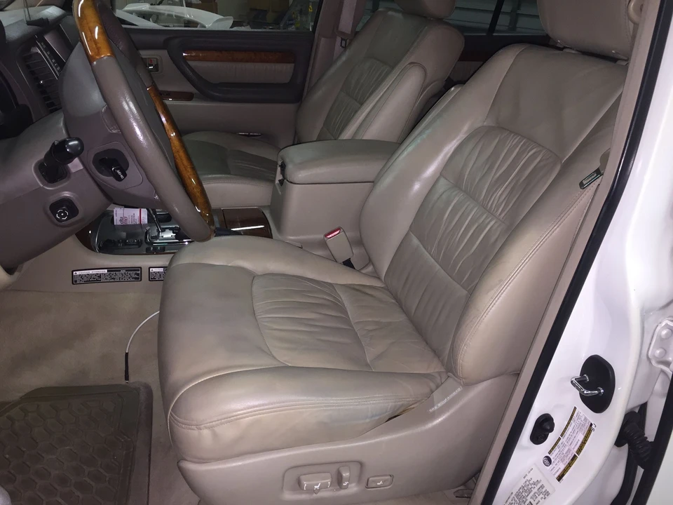 2005 Lexus LX 2nd Gen - Image 4 of 5