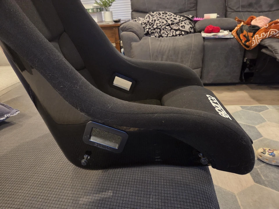 Parts & Memorabilia Seats & Interior - Image 2 of 4