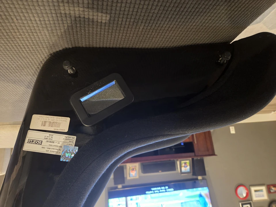 Parts & Memorabilia Seats & Interior - Image 3 of 4