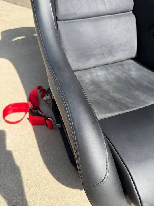 2005 Parts & Memorabilia Seats & Interior - Image 6 of 12