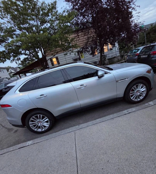 2017 Jaguar F-Pace - Image 2 of 9