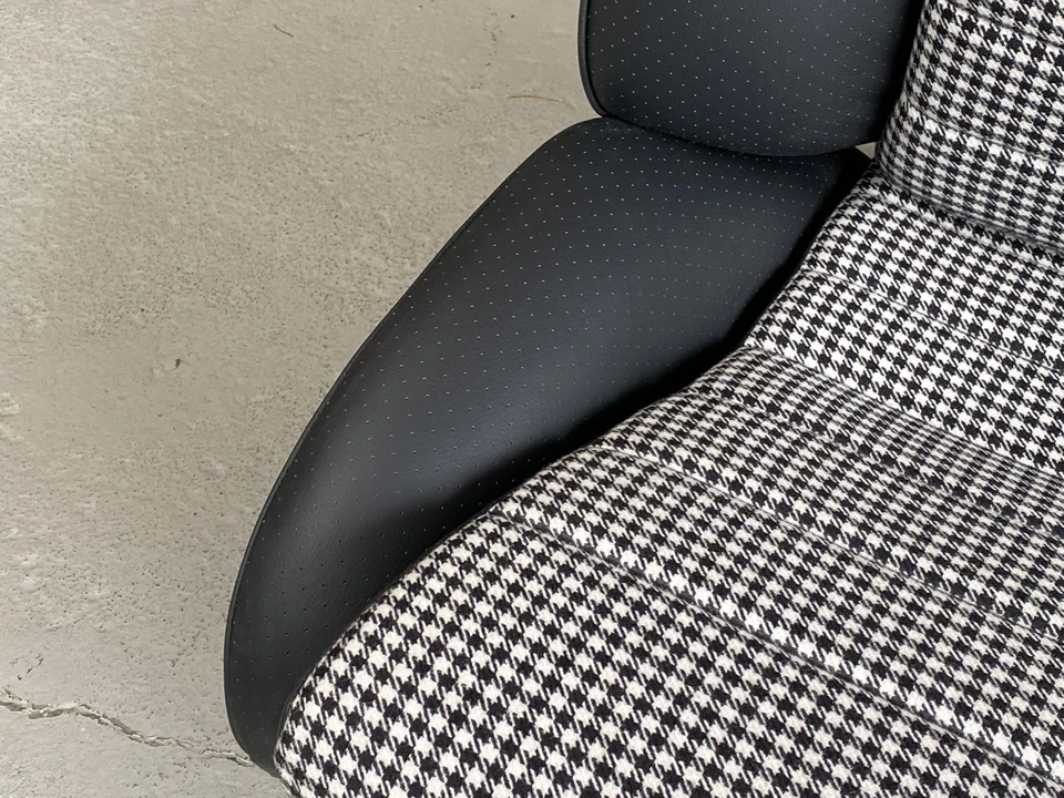 Parts & Memorabilia Seats & Interior - Image 25 of 30