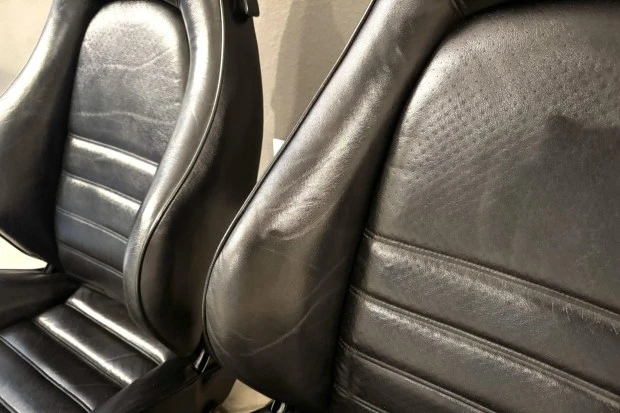 Parts & Memorabilia Seats & Interior - Image 2 of 4