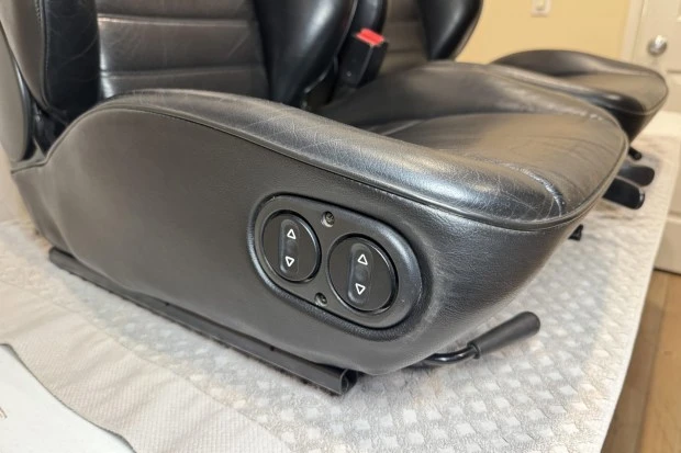 Parts & Memorabilia Seats & Interior - Image 3 of 4