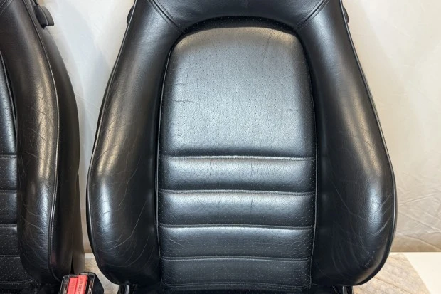 Parts & Memorabilia Seats & Interior - Image 2 of 4