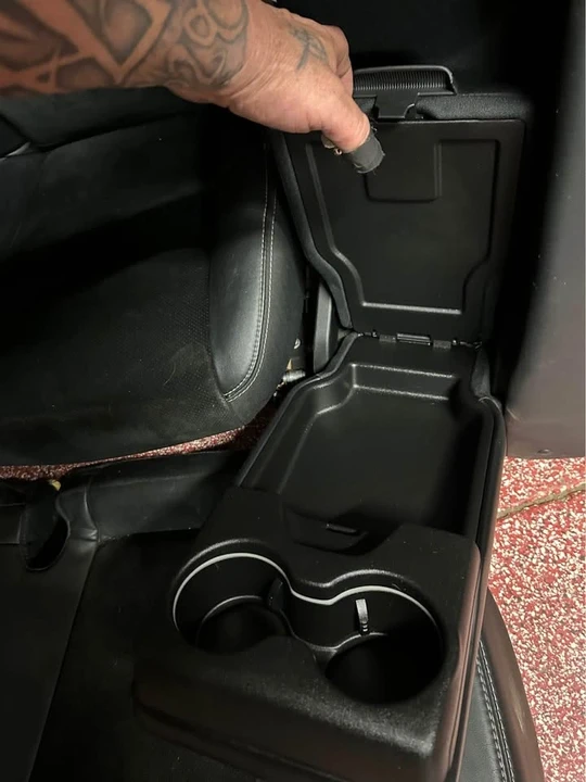 2013 Parts & Memorabilia Seats & Interior - Image 8 of 9