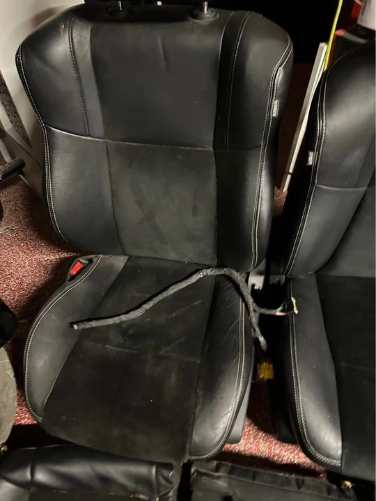 2013 Parts & Memorabilia Seats & Interior - Image 4 of 9