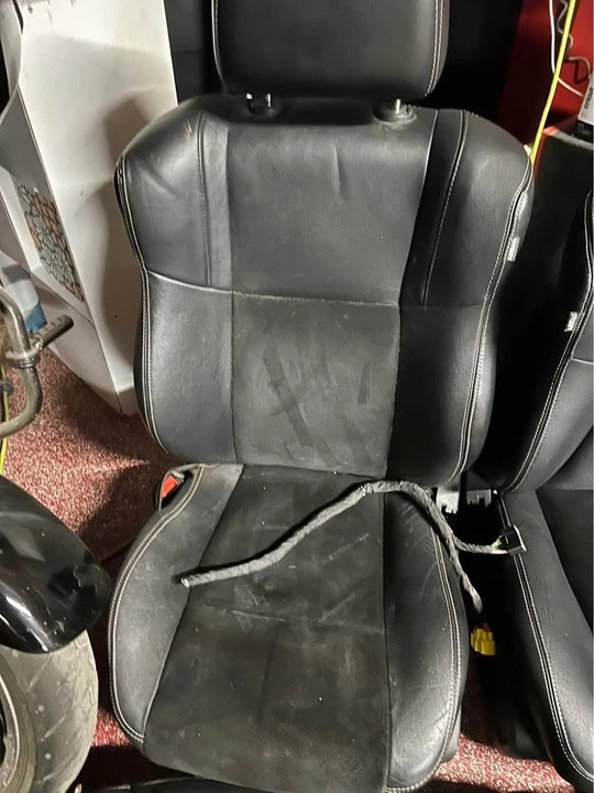 2013 Parts & Memorabilia Seats & Interior - Image 3 of 9