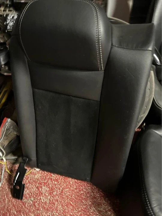 2013 Parts & Memorabilia Seats & Interior - Image 6 of 9