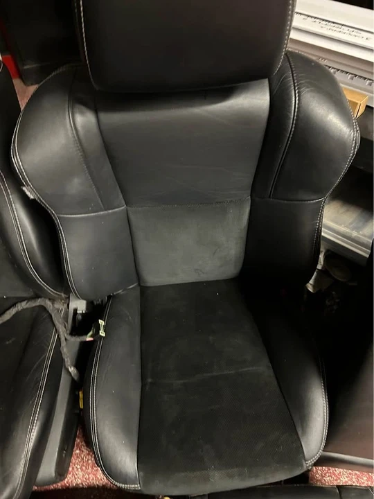 2013 Parts & Memorabilia Seats & Interior - Image 2 of 9