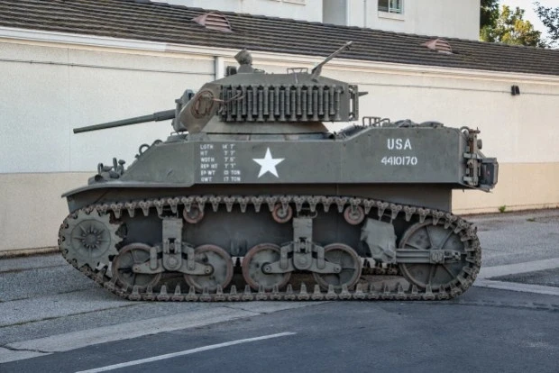 Parts & Memorabilia Scale Models - Image 3 of 8