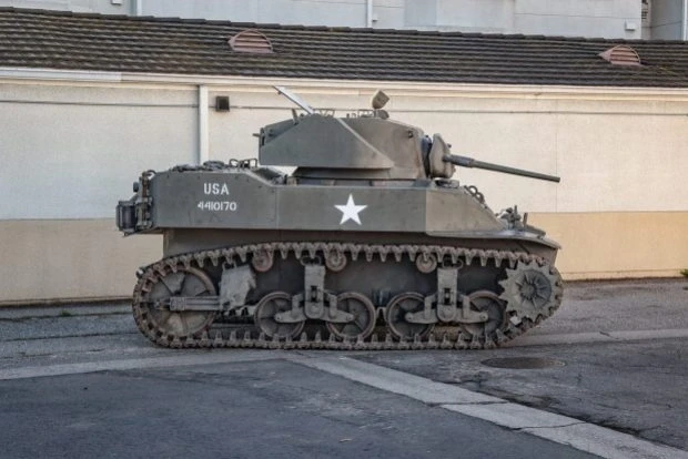 Parts & Memorabilia Scale Models - Image 4 of 8