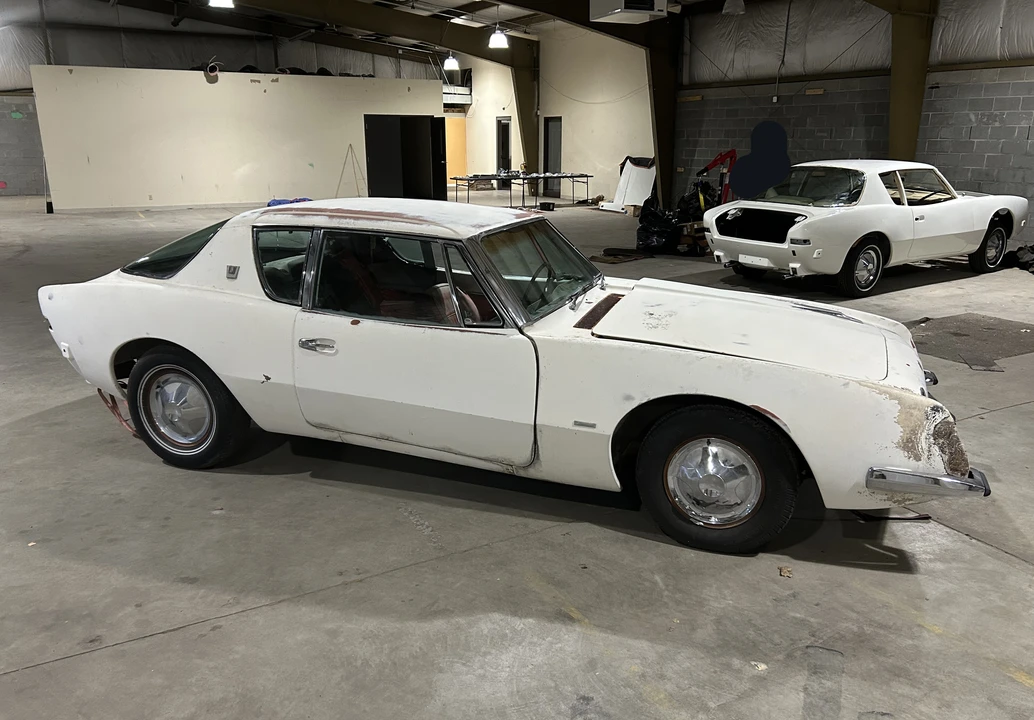 1963 Studebaker Avanti - Image 4 of 31