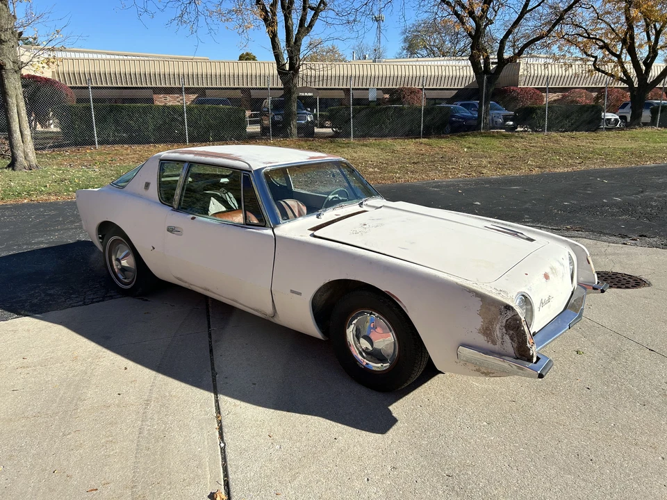 1963 Studebaker Avanti - Image 12 of 31