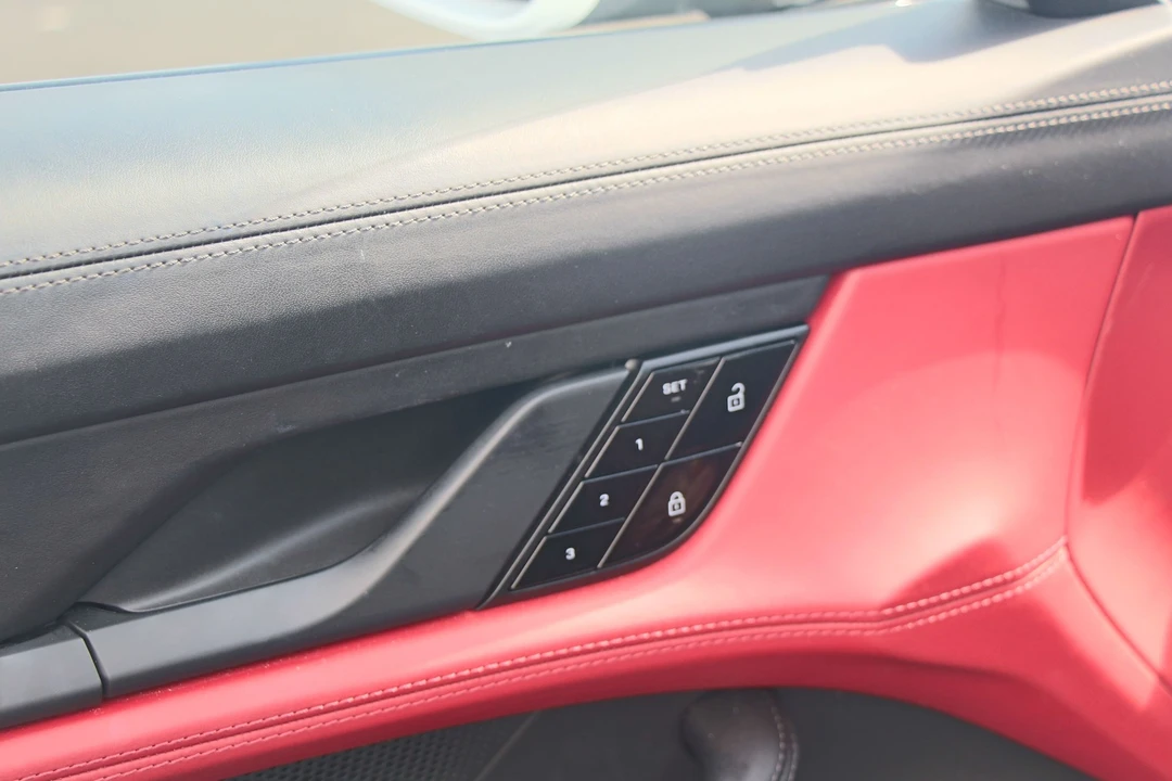 2021 Porsche Taycan 4S - Image 18 of 31