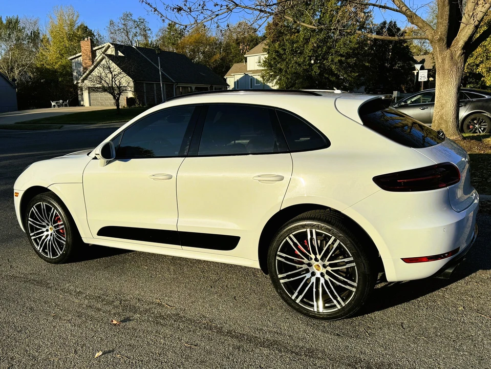 2017 Porsche Macan Turbo - Image 14 of 20