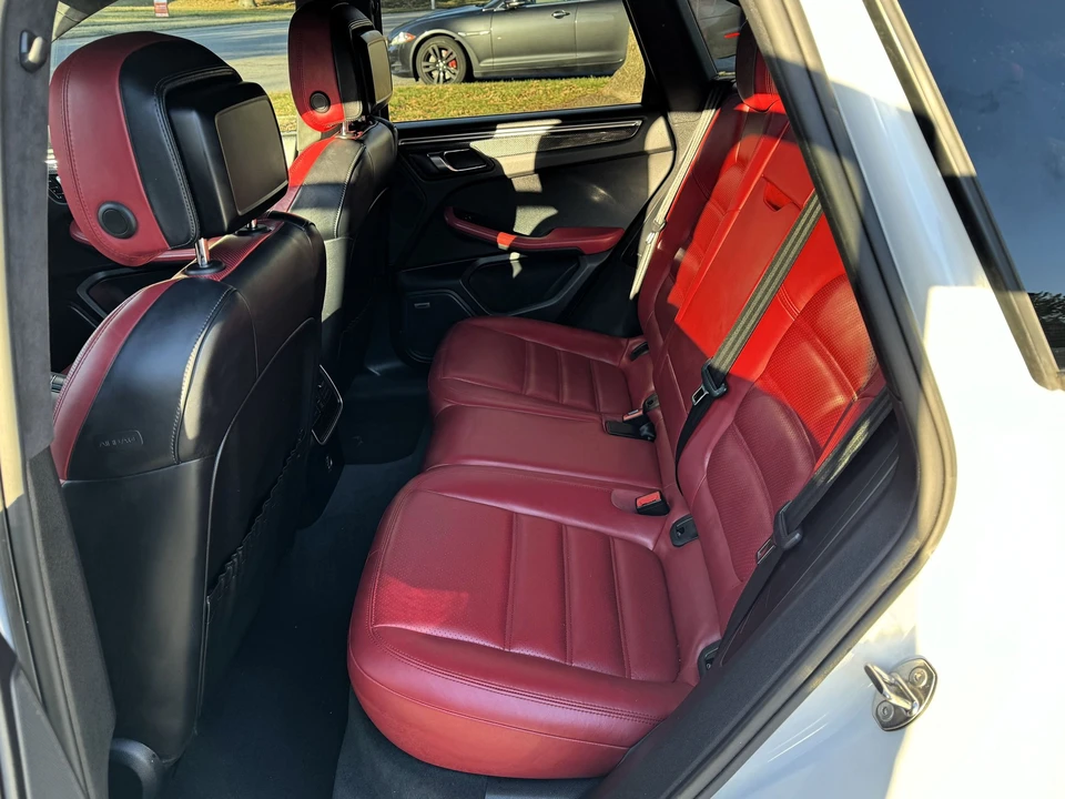 2017 Porsche Macan Turbo - Image 16 of 20