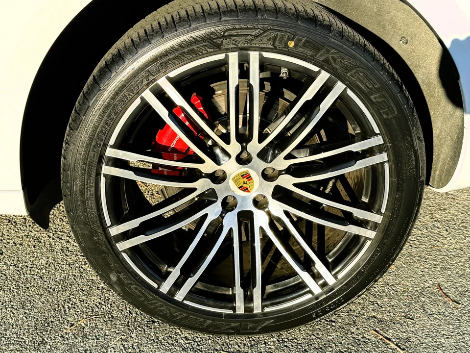 2017 Porsche Macan Turbo - Image 19 of 20
