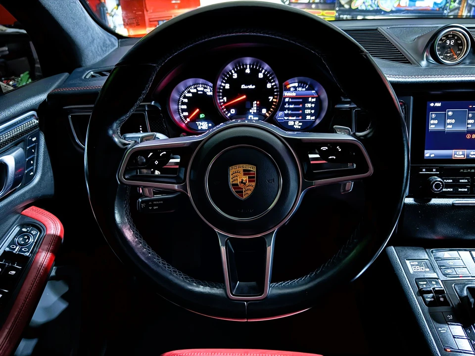 2017 Porsche Macan Turbo - Image 9 of 20