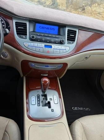 2013 Hyundai Genesis - Image 17 of 21