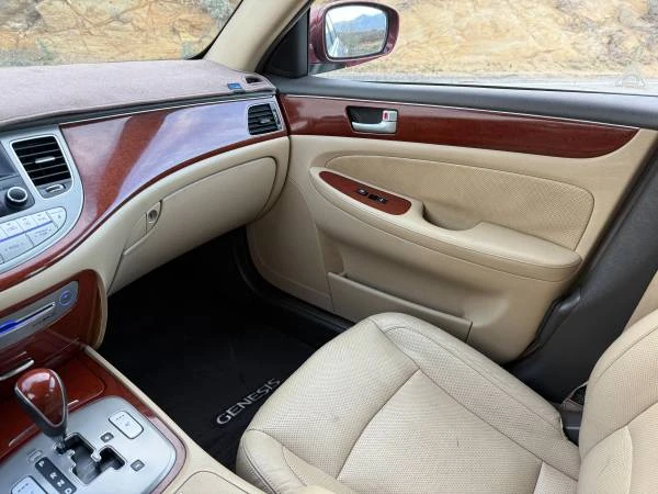2013 Hyundai Genesis - Image 18 of 21