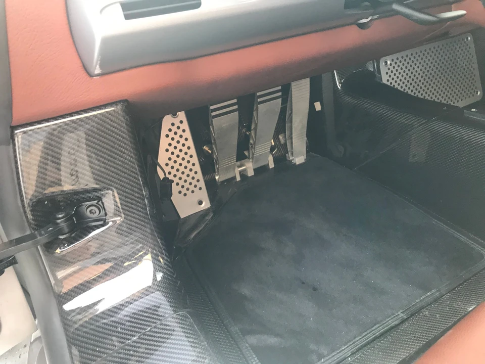 2005 Porsche Carrera GT - Image 10 of 27