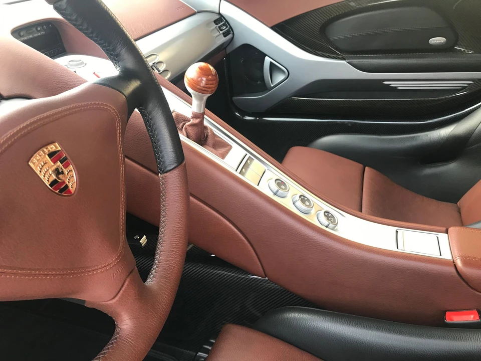 2005 Porsche Carrera GT - Image 12 of 27