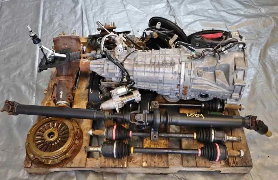 2018 Parts & Memorabilia Gearboxes - Image 3 of 3
