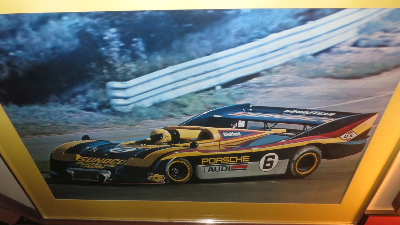 McLaren McLaren Racing - Image 2 of 3