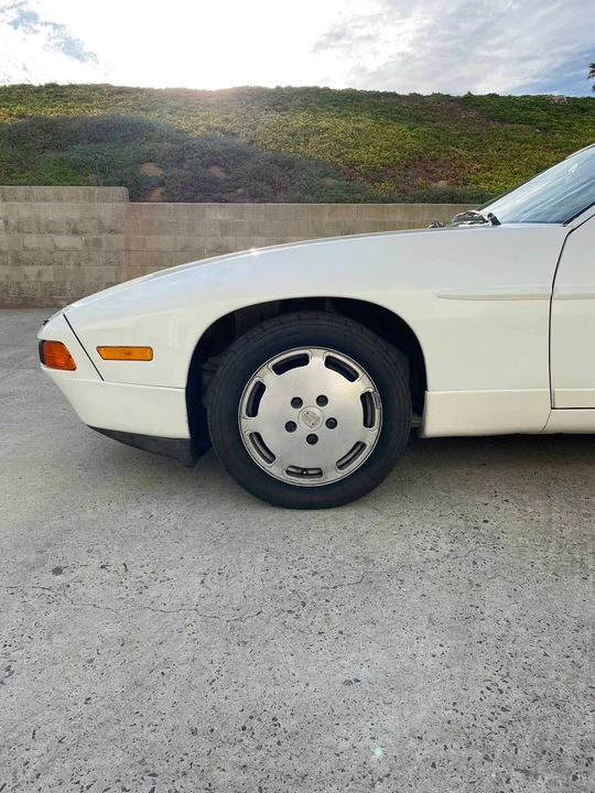 1988 Porsche 928 S4 - Image 9 of 29