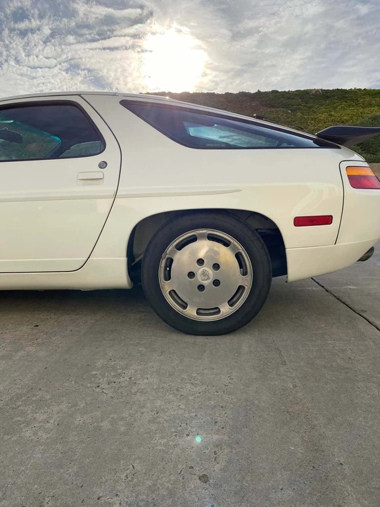 1988 Porsche 928 S4 - Image 10 of 29