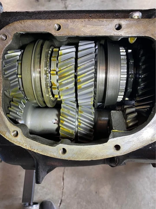 Parts & Memorabilia Gearboxes - Image 3 of 3