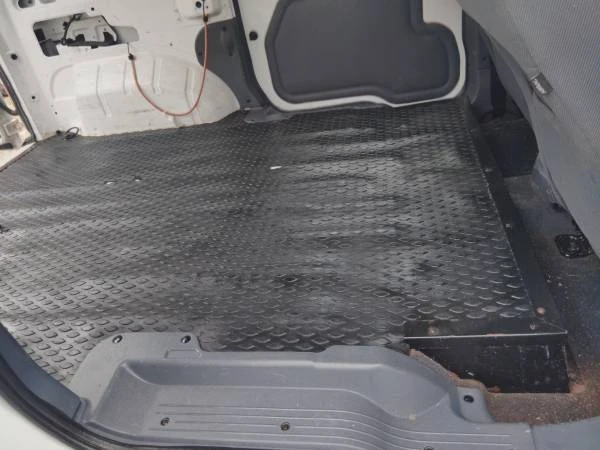 2010 Ford Transit Connect - Image 7 of 10